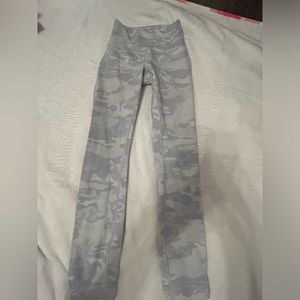lululemon white camo leggings 25 inch!